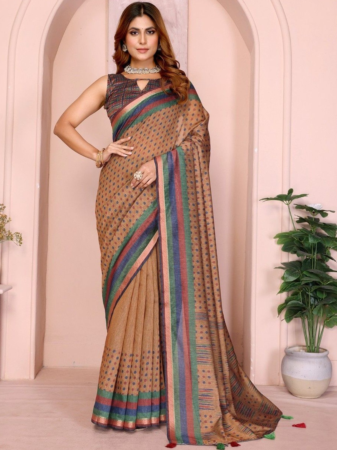 Suraj pari singh Polka Dot Printed Saree With Blouse