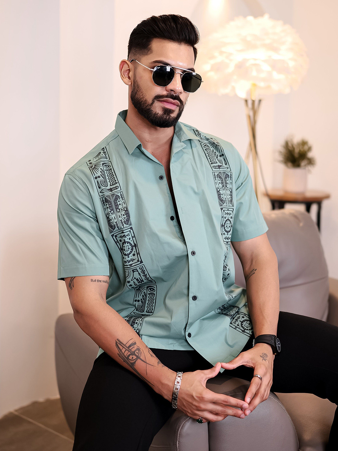 Eszett Men Graphic Printed Spread Collar Cotton Casual Shirt