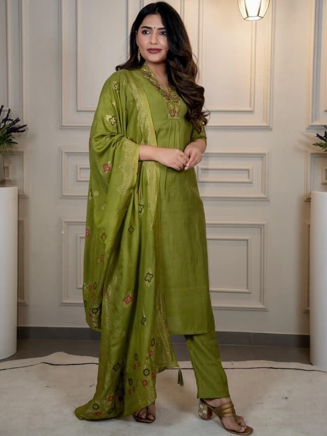 INDULI Women Ethnic Motifs Regular Pure Silk Kurta & Trousers With Dupatta