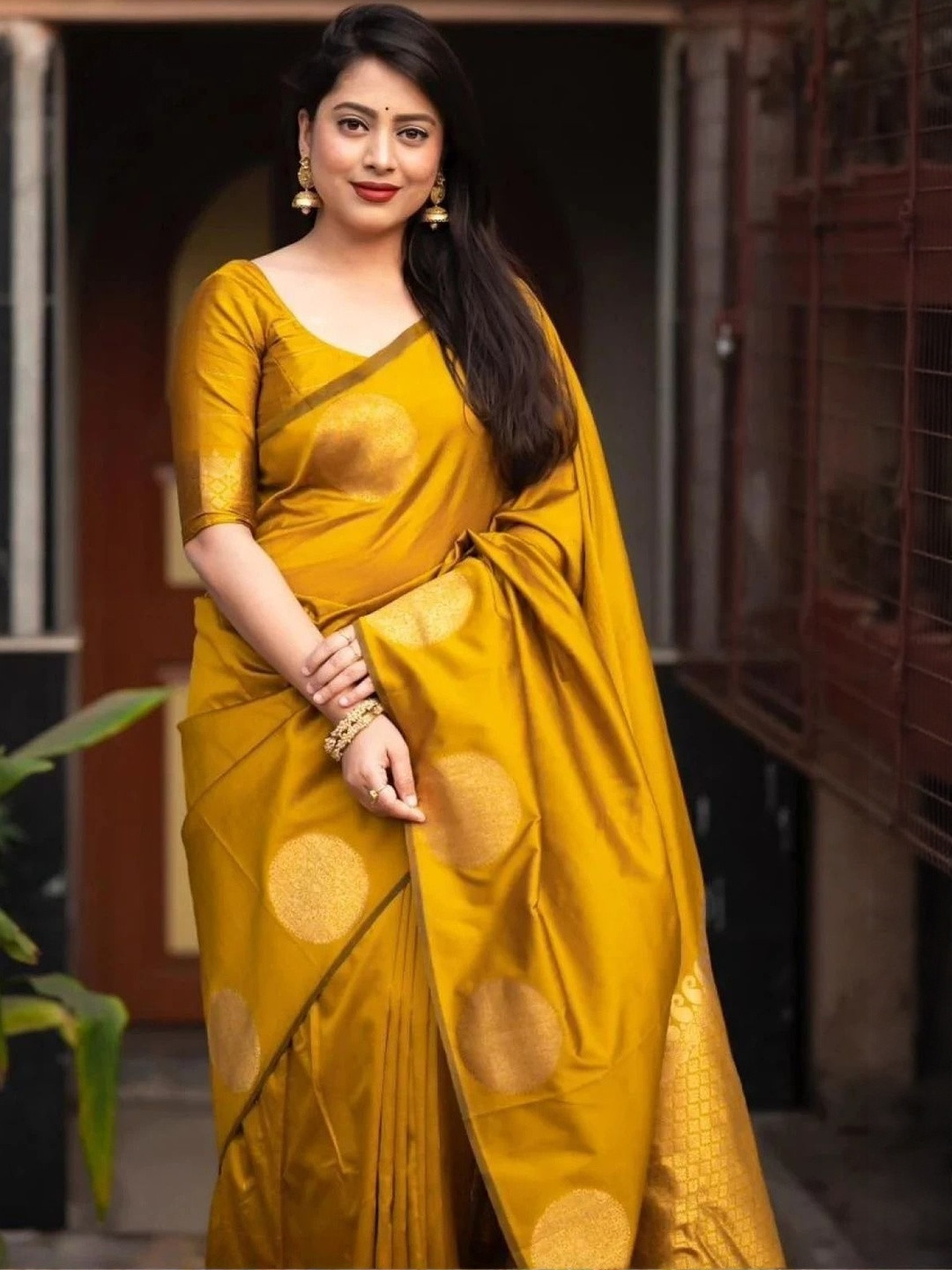 Aagrahi fashion Ethnic Motifs Woven Design Zari Banarasi Saree