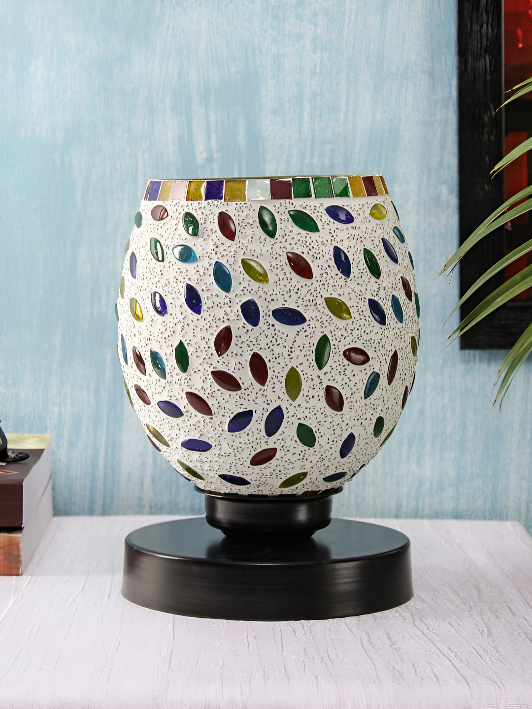 Aura White & Green Textured Cylinder Shaped Table Lamp With Base