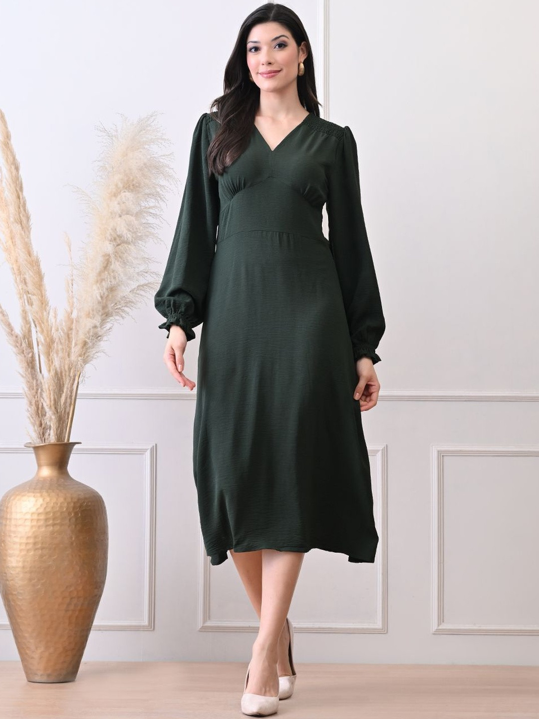 Ikonic klaer Women V-Neck Puff Sleeves Fit & Flare Dress
