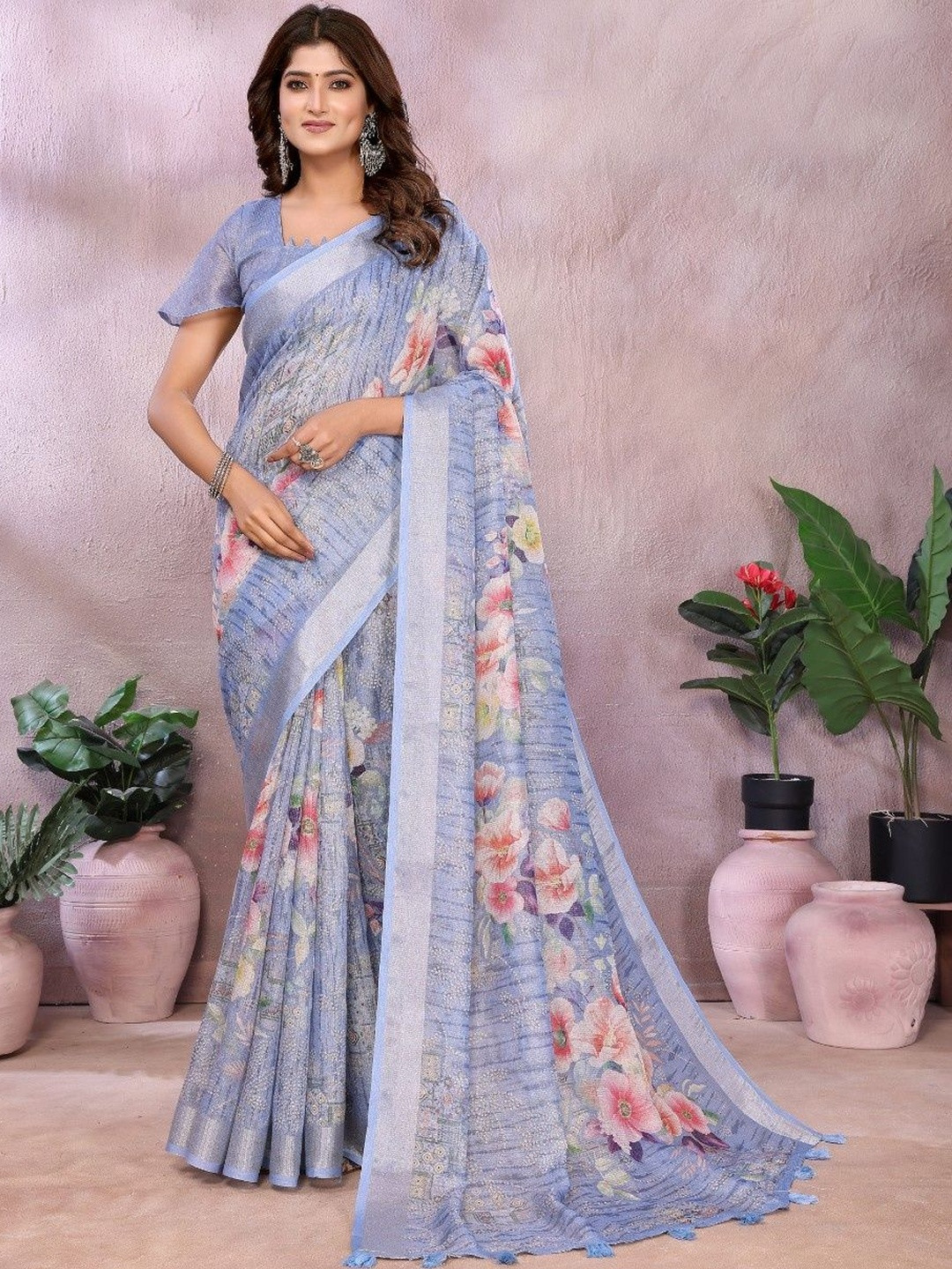 Suraj pari singh Floral Printed Beads and Stones Saree