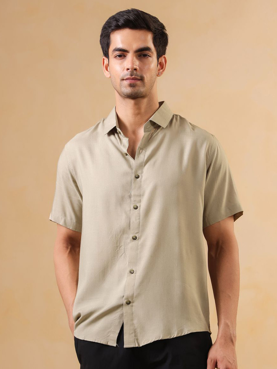TRULOOM Spread Collar Casual Regular Fit Shirt