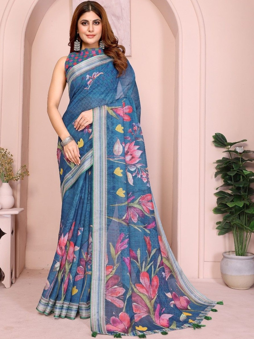 Jinesh corporation Floral Printed Woven Design Saree