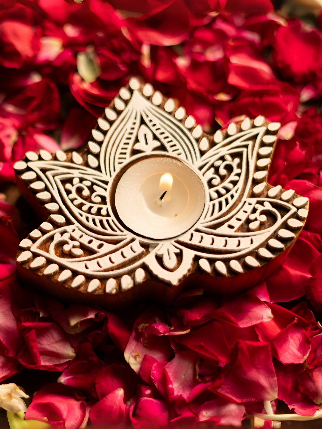 The Zappy Box Brown & White Flower Tea Light Candle