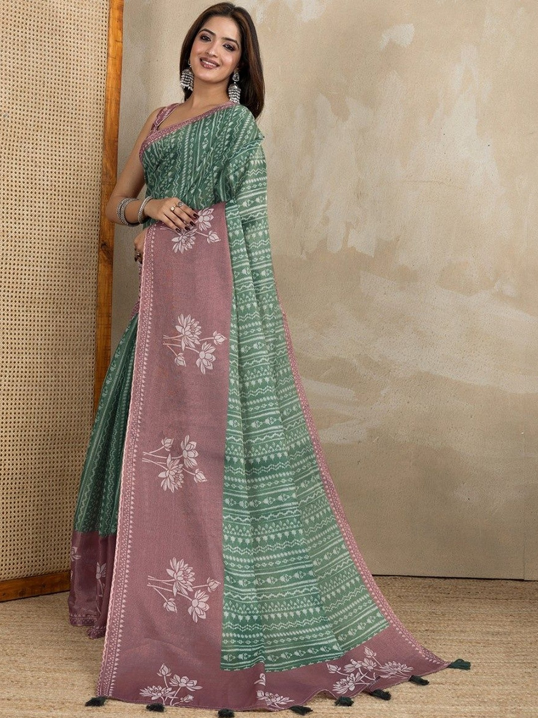 Jinesh corporation Floral Printed Pastels Saree with Unstitch Blouse