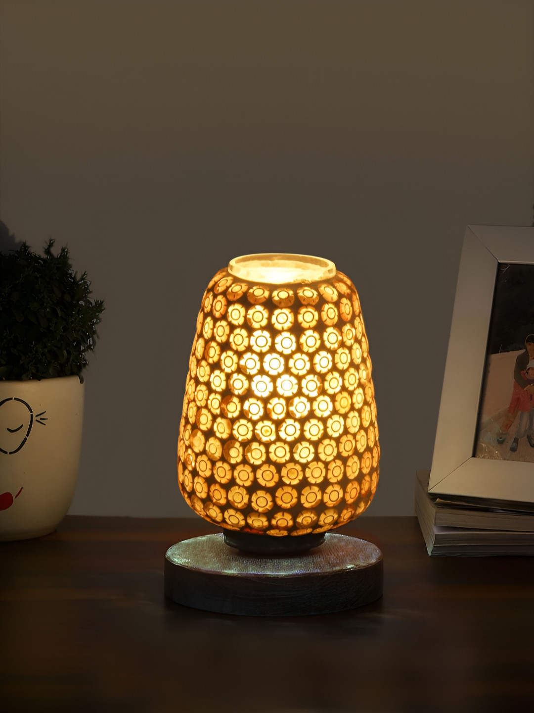 Aura Brown & Cream Colored Textured Table Lamp With Base