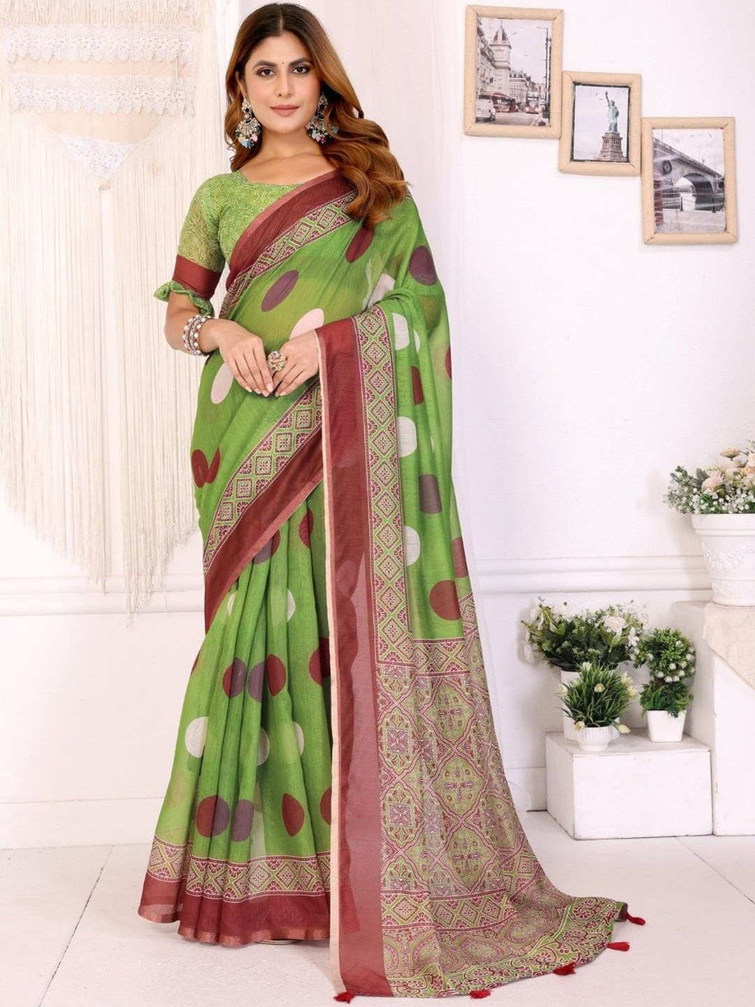 Jinesh corporation Polka Dot Printed Saree With Blouse
