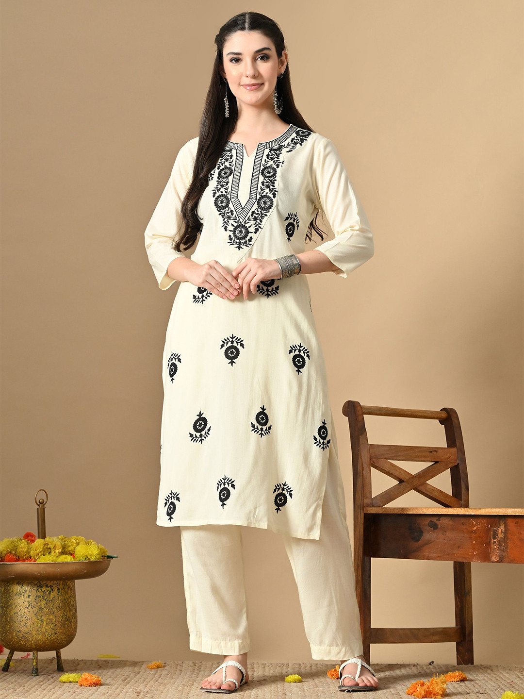 Koito Ethnic Motifs Embroidered Thread Work Round Neck Cotton Straight Kurta