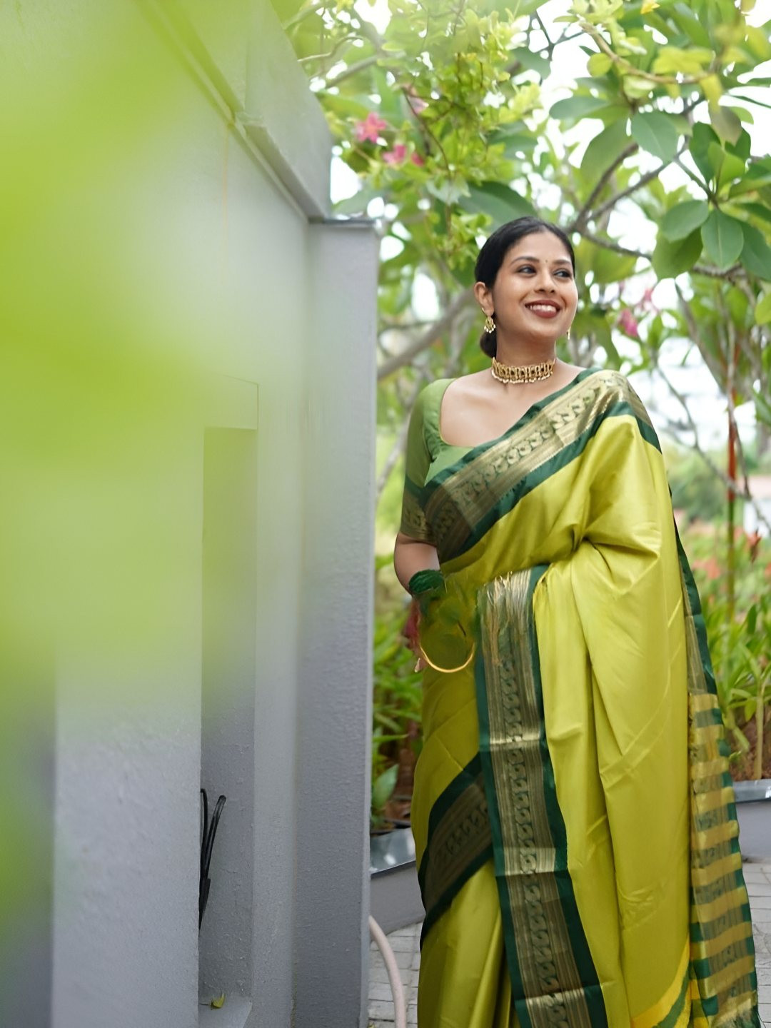 SWEETPEL Solid Woven Design Zari Border  kanjivaram Saree