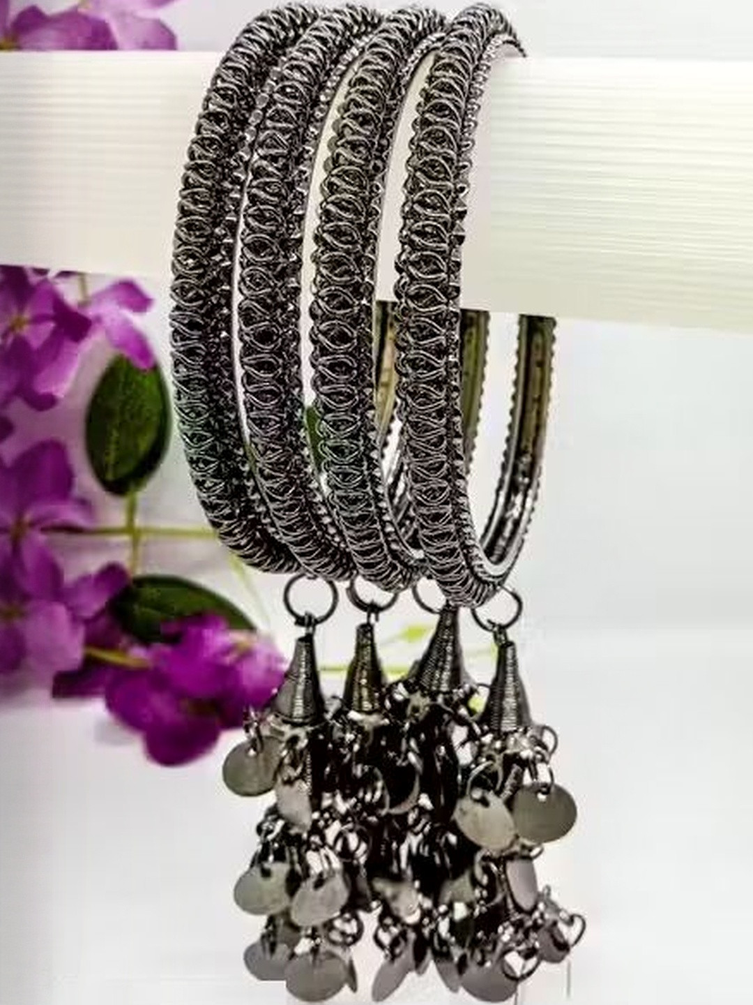 Honbon Set of 4 Twisted Design Tassel Bangles