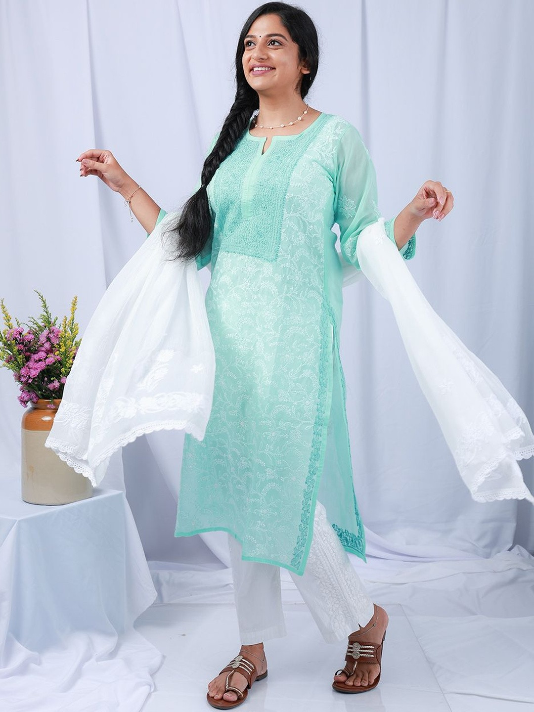 Pakeeza Women Floral Embroidered Handloom Kurta