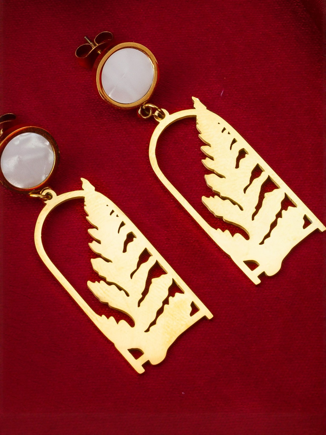 DressBerry Gold-Plated Alloy Kundan Diamond Shaped Earrings