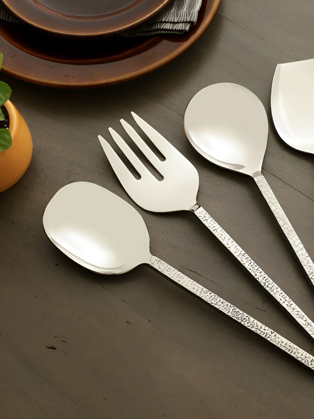 Decor de Maison Silver- Toned 4 Pieces Ember Texture Steel Serving Cutlery Set