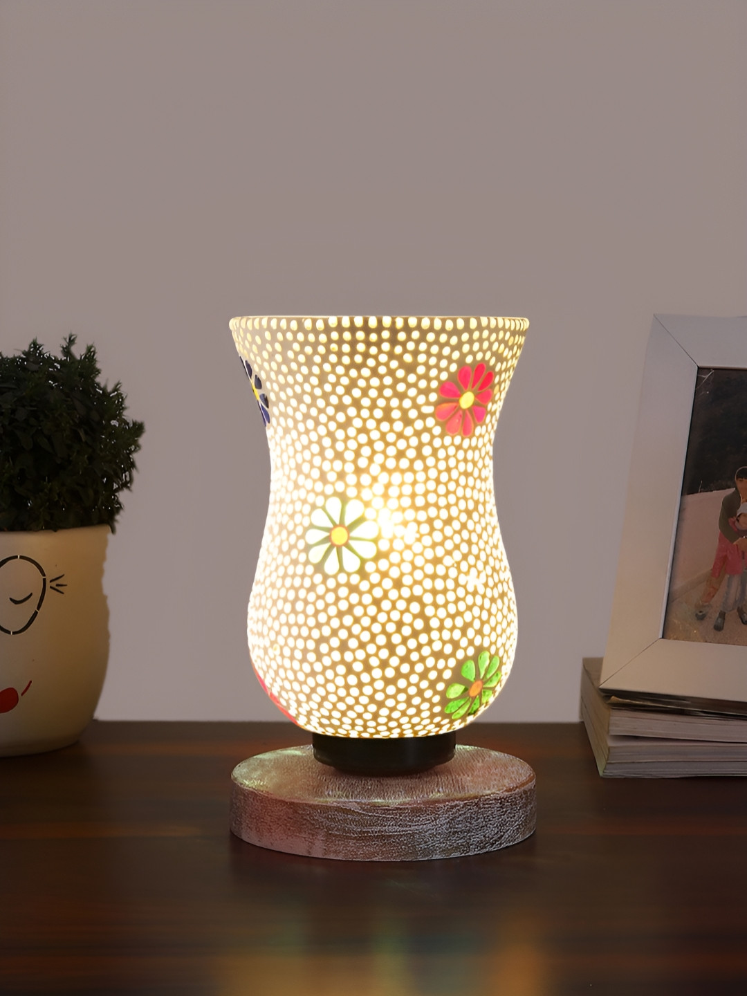 Aura White & Green Textured Abstract Shaped Glass Table Lamp With Wooden Base
