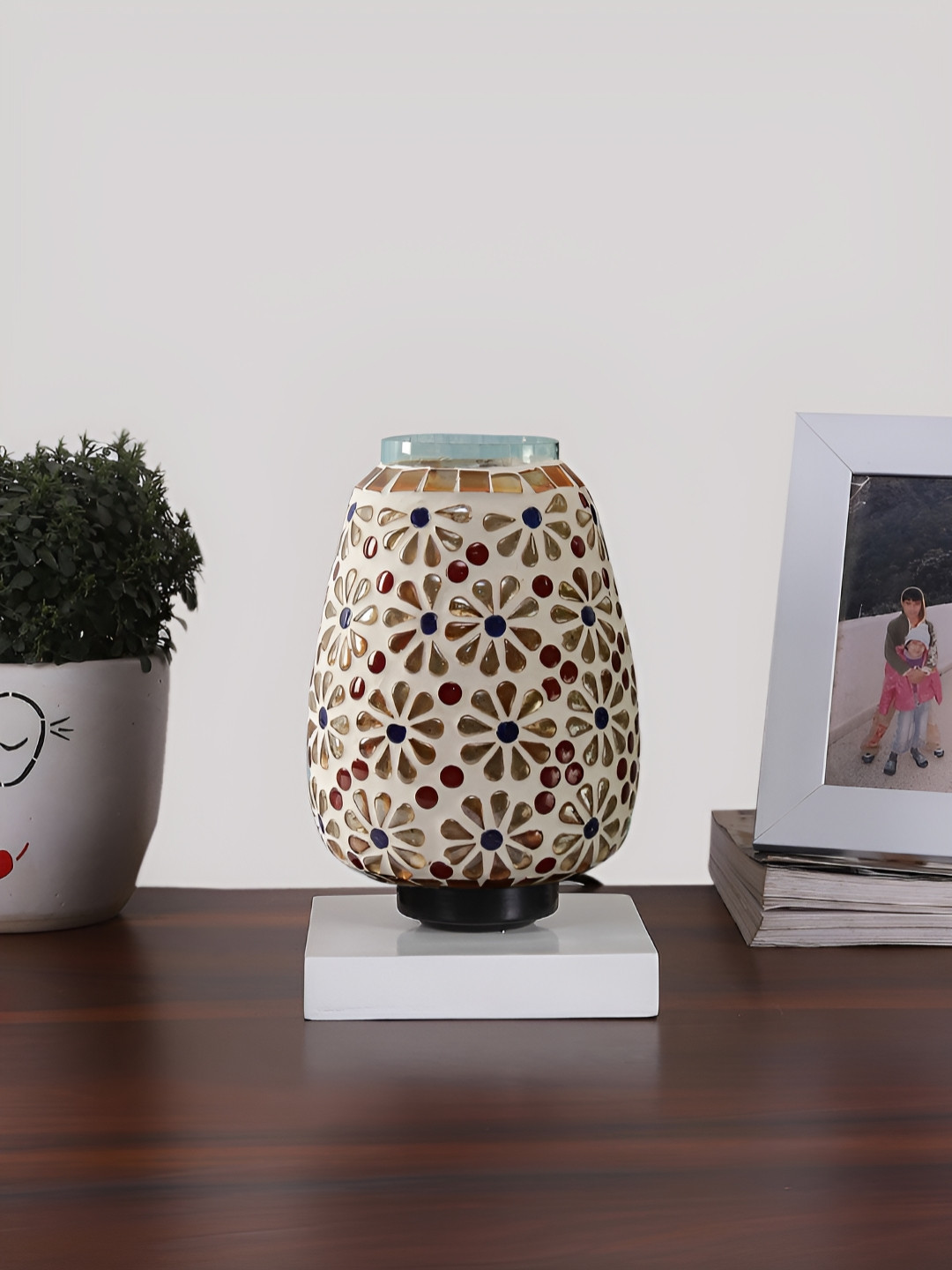 Aura White & Red Textured Glass Lamp With Wood Base