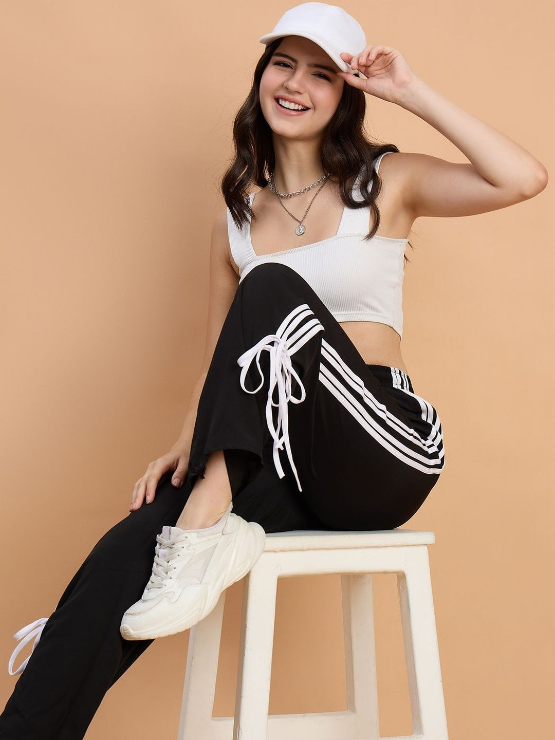 Roadster Women Black High-Rise Side Stripes Trousers