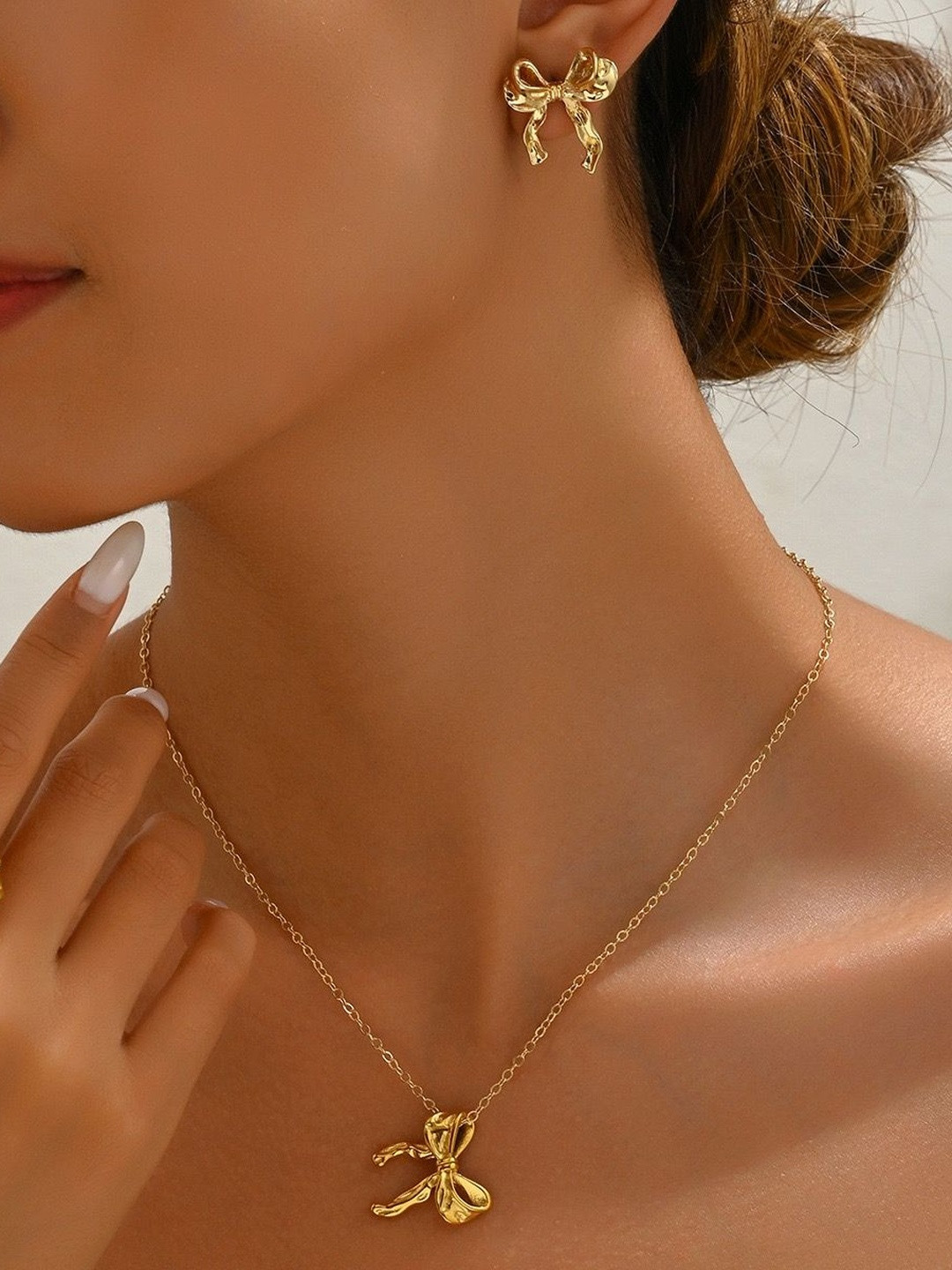 Shining Diva Fashion Gold-Plated Bow Shaped Jewellery Set