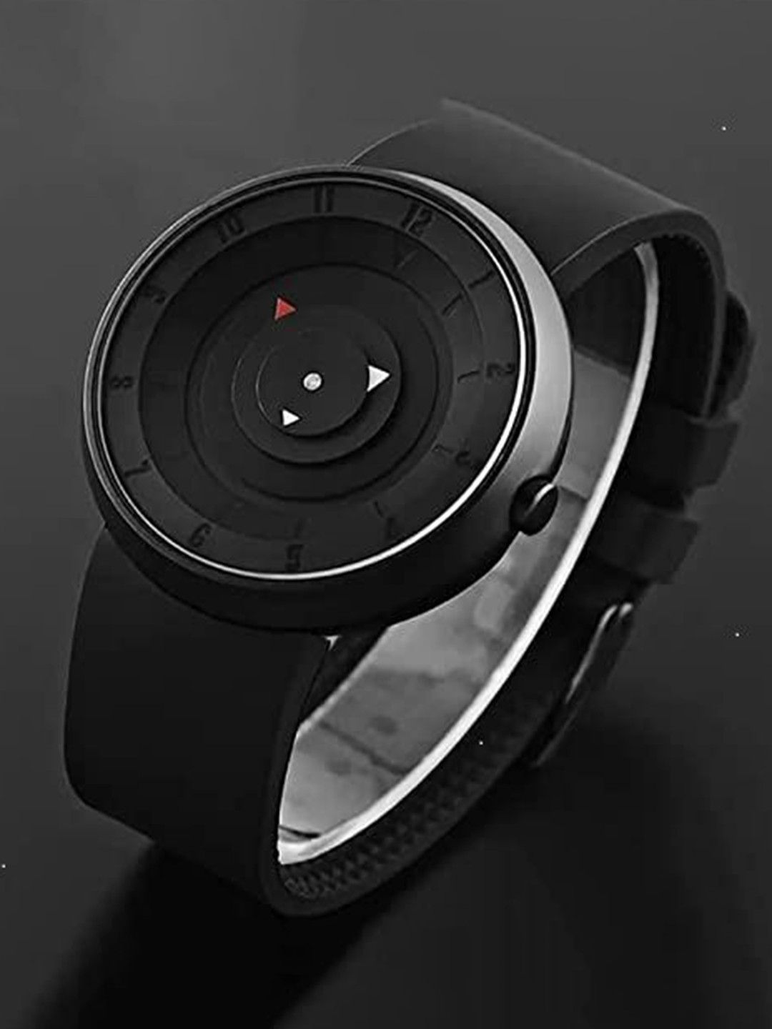 FROZIL Men Round Dial Analogue Watch Arrow Black