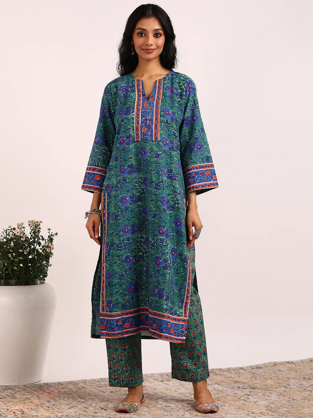 Tahiliya Women Floral Block Printed Flared Sleeves Sequinned Cotton Straight Kurta