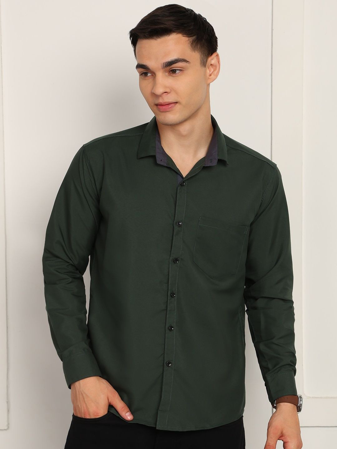 RODEIZ Men Comfort Fit Solid Spread Collar Casual Shirt