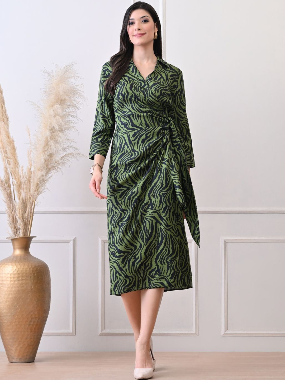 Ikonic klaer Women V-Neck Animal Printed Wrap Midi Dress