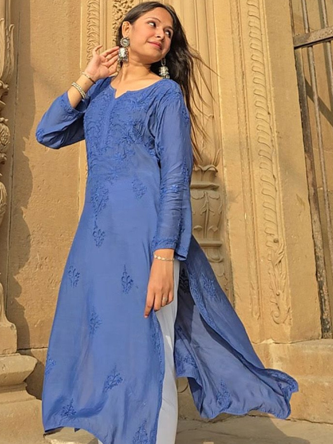 Pakeeza Women Blue Floral Embroidered Handloom Kurta