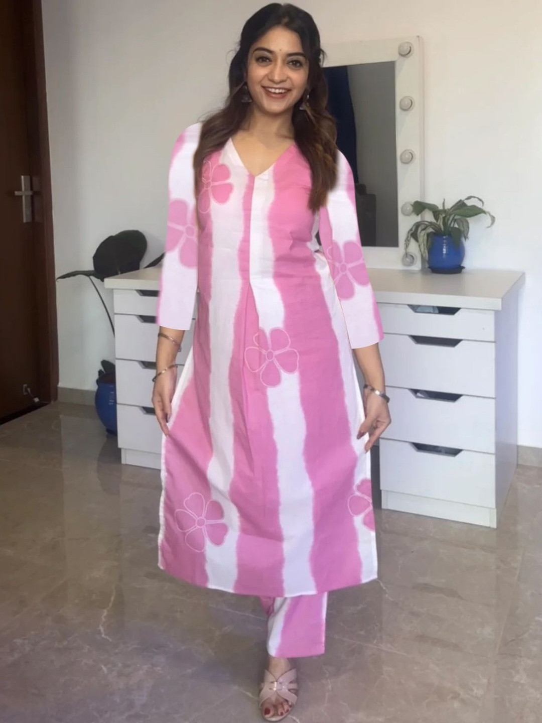 Aaghnya Women Printed Regular Kurta with Trousers