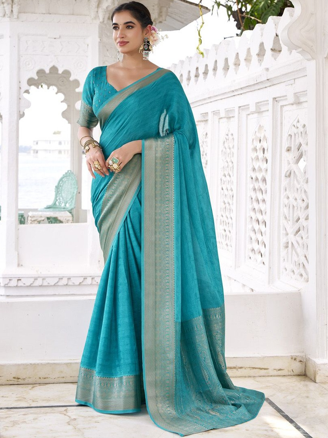 LOOKNBOOK ART Woven Design Saree with Blouse Piece