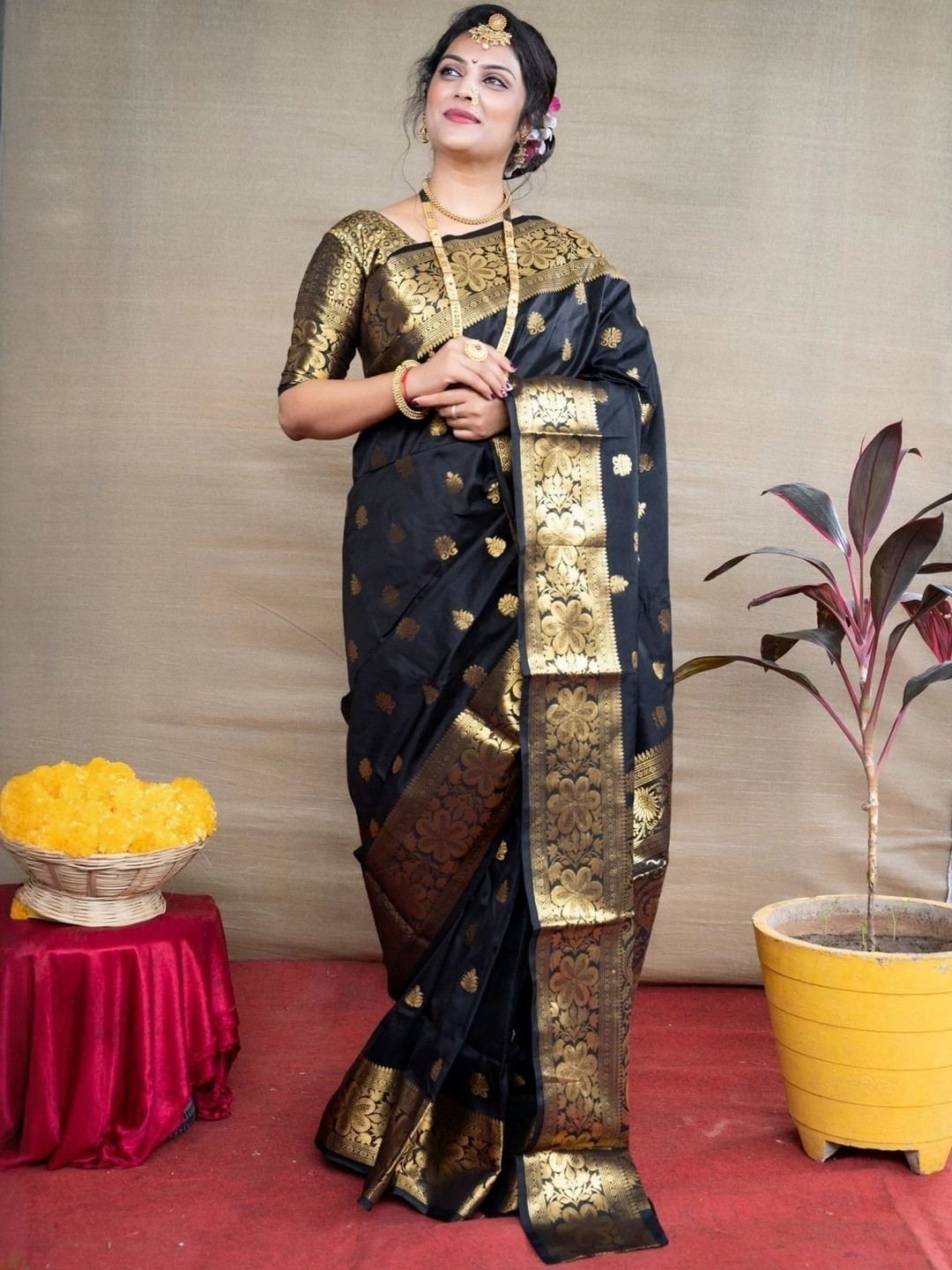 PRIMENIKS Woven Design Zari Kanjeevaram Saree With Blouse Piece