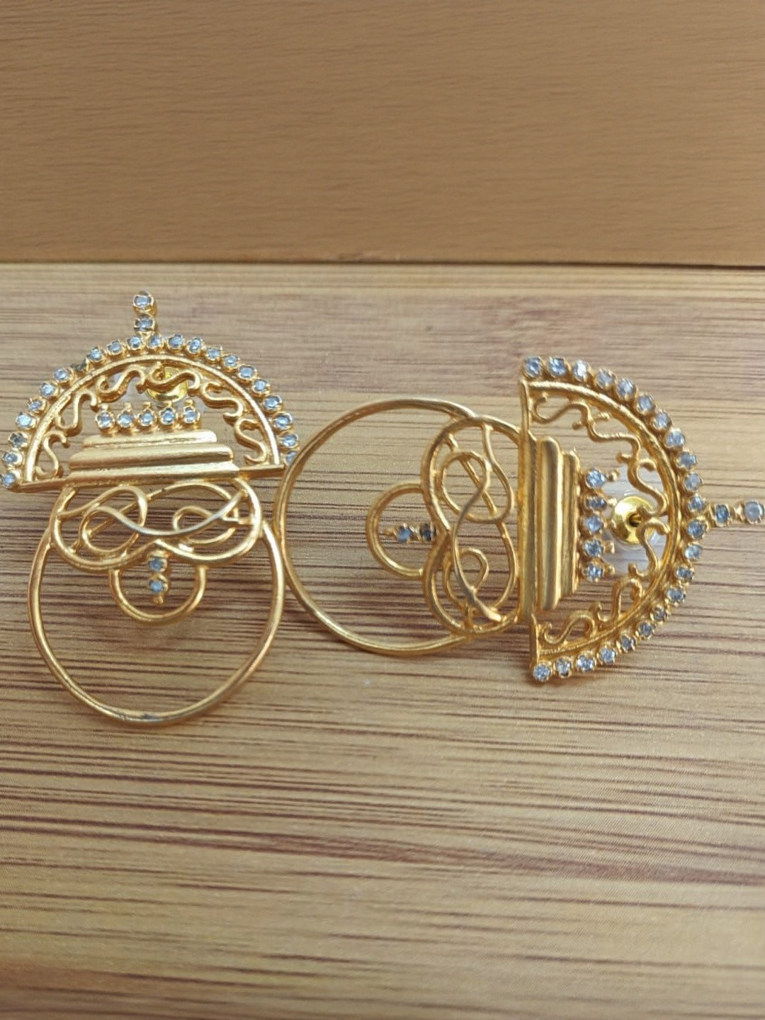 AMALAAN JEWELS Gold-Plated Artificial Stones Studded Rounded Contemporary Studs