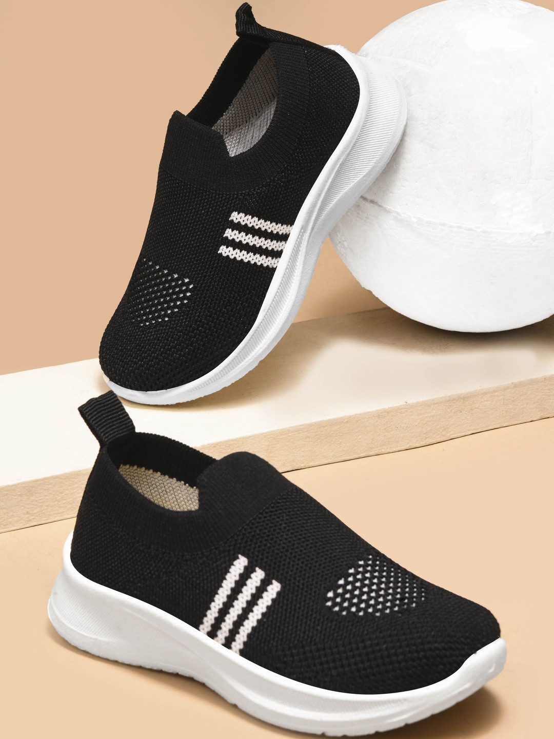 Trusted toes Kids Textured Slip-On Sneakers