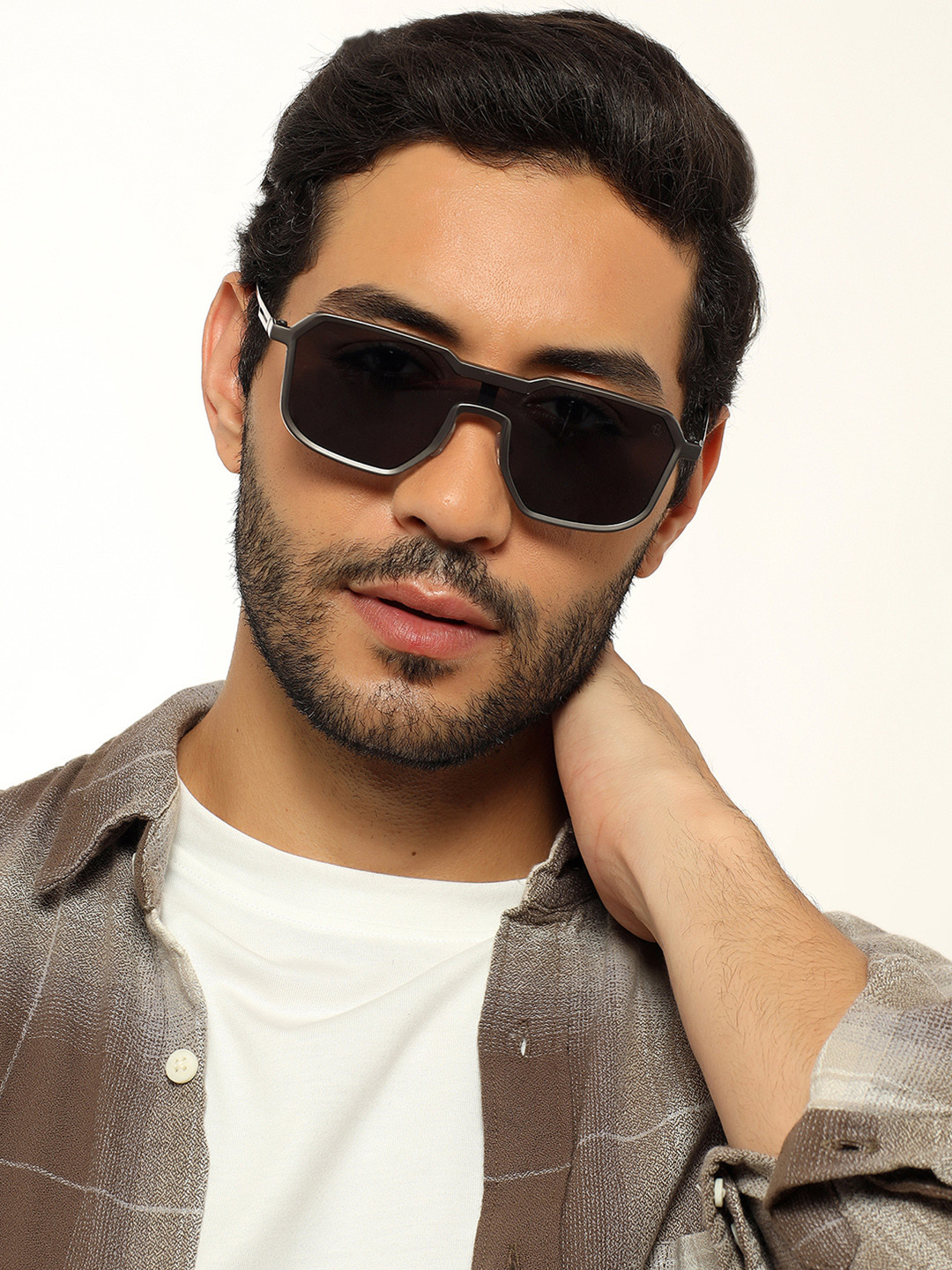 Eyejack by Voyage Unisex Wayfarer Sunglasses with UV Protected Lens RH9522CL859