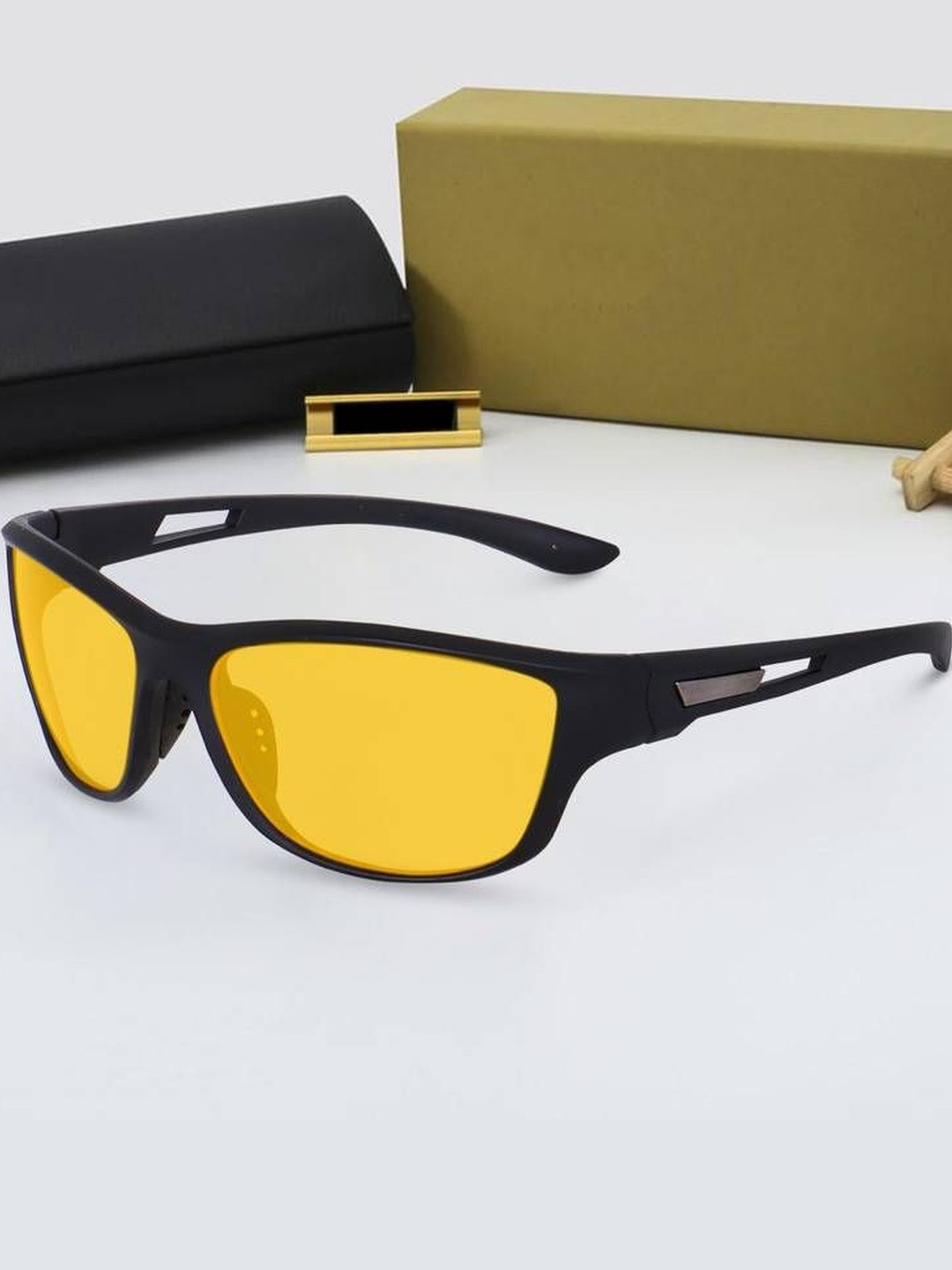 Arzonai Unisex Yellow Lens & Black Sunglasses with