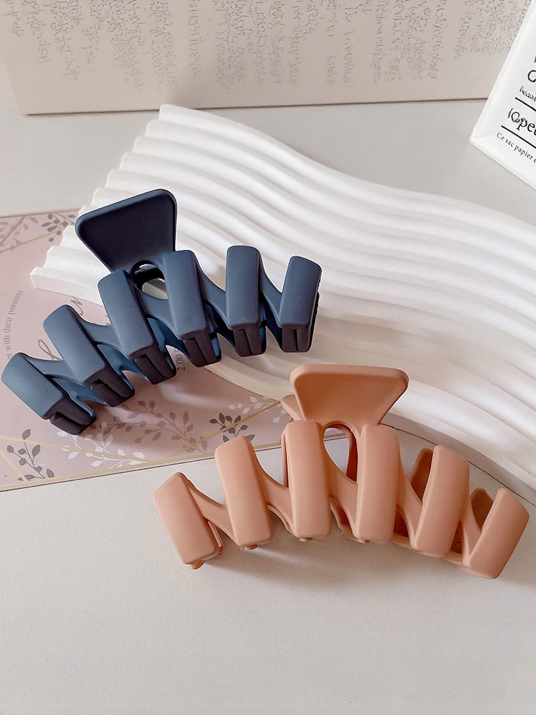 DIVASTRI Set of 2 Wavy Matte Finish Hair Claw Clips