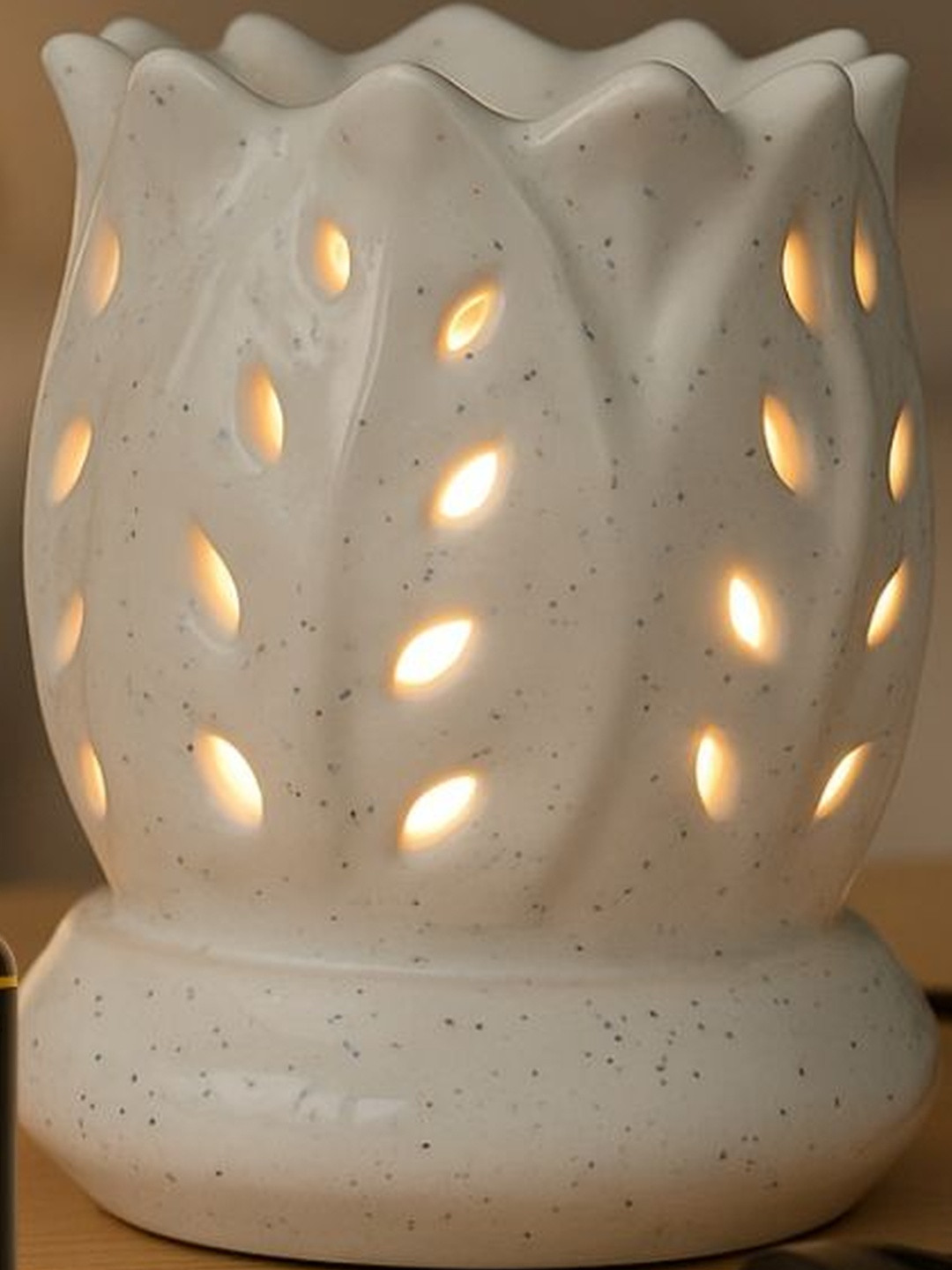 POOKIEMOON White Ceramic Lotus Electric Aroma Diffuser 10ml Each