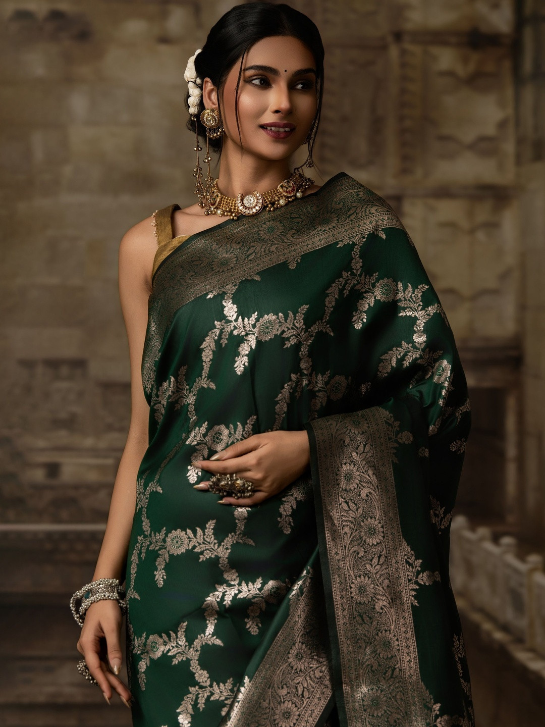Sangria Woven Design Heavy Work Zari Weaving Banarasi Saree