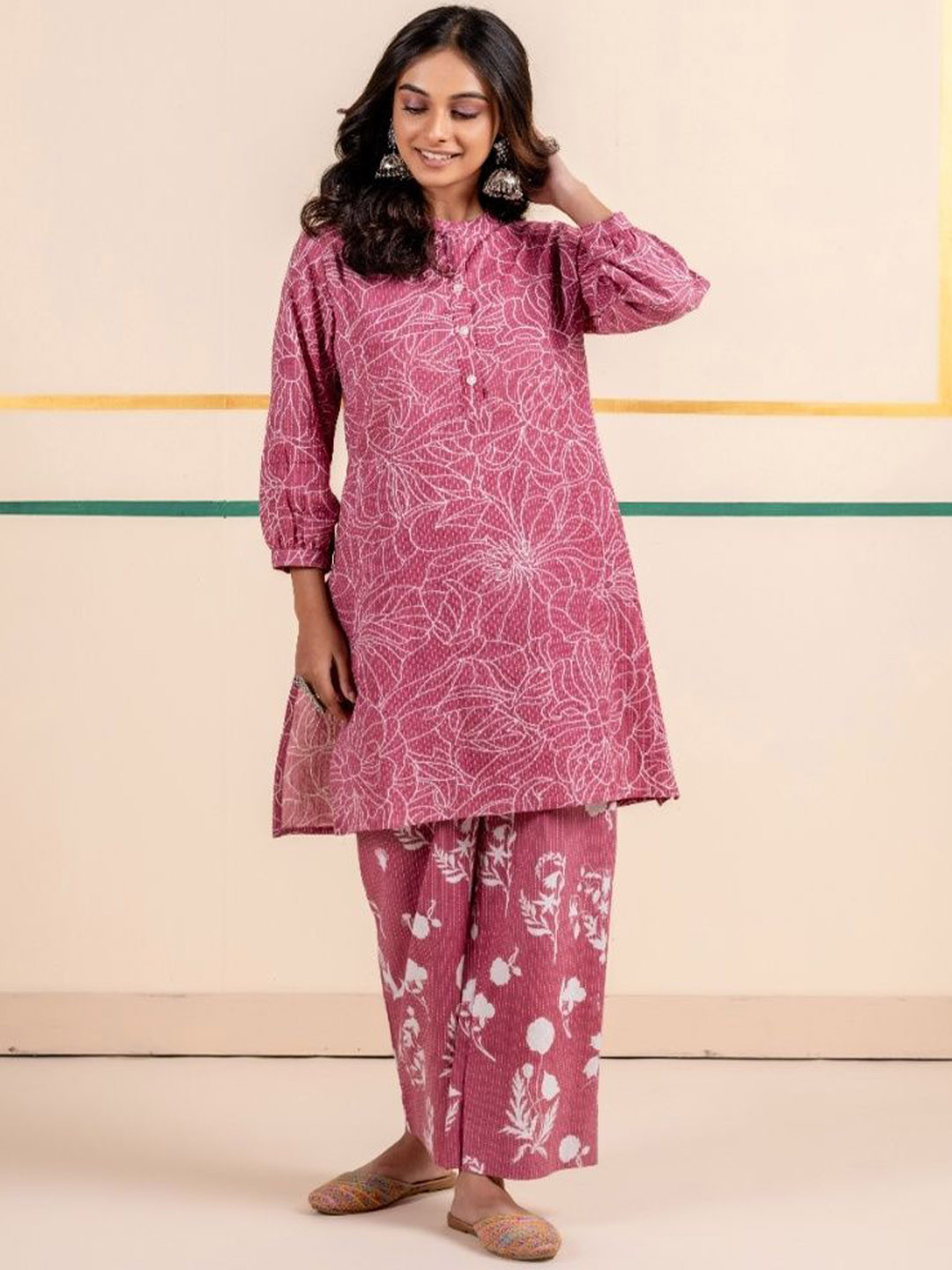 VANCHA Women Floral Printed Regular Kurta with Trousers