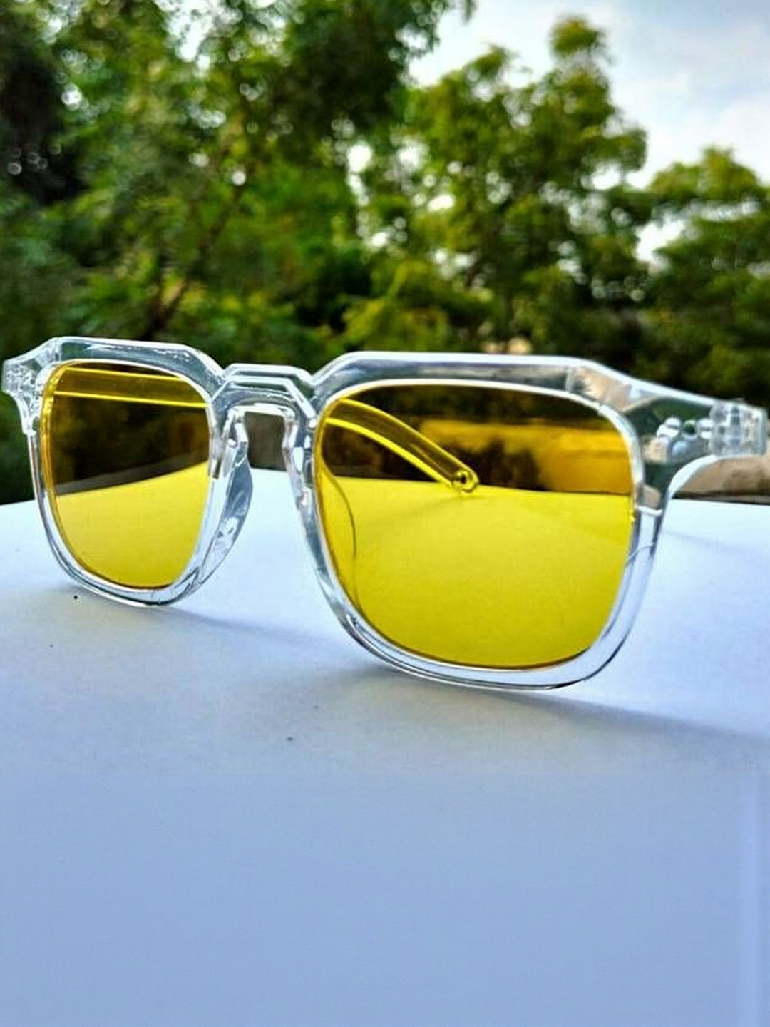 Arzonai Unisex Yellow Lens & White Frame Square Sunglass