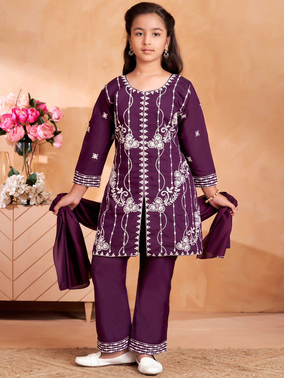 BAESD Girls Regular Thread Embroidery Kurti & Pant With Dupatta