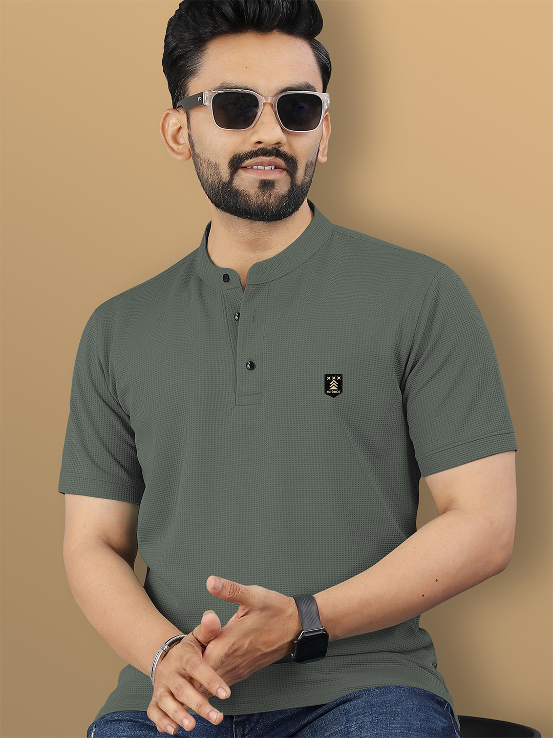 VeBNoR Men Brand Logo Mandarin Collar Pockets T-shirt