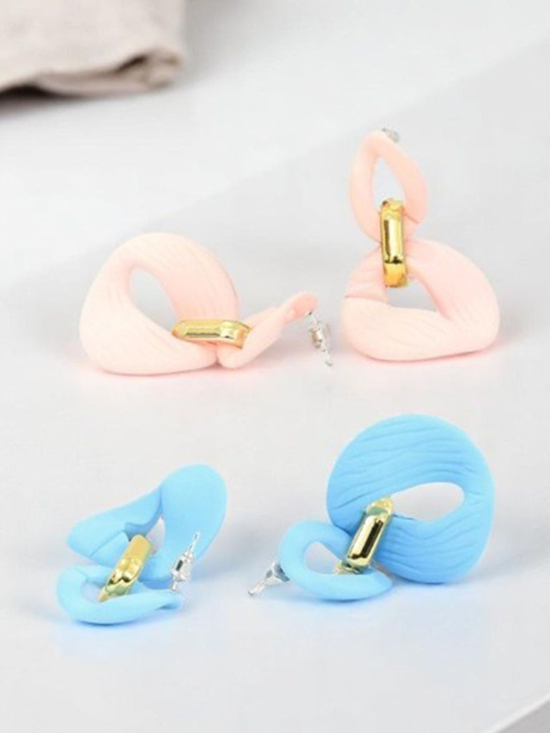 VAGHBHATT Set Of 2 Blue and Pink Geometric Link Drop Earrings