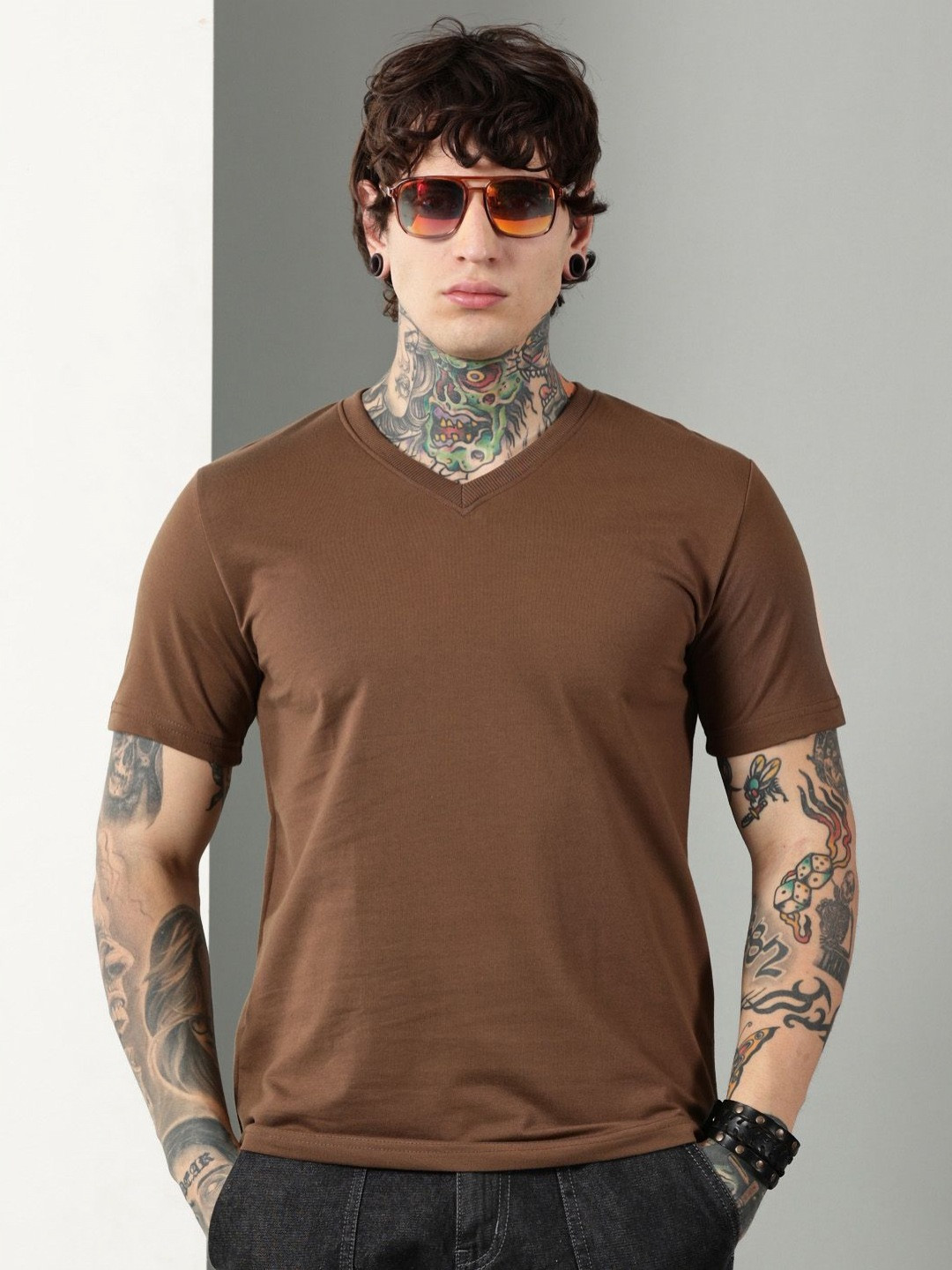 Own The Look Men Solid V-Neck Cotton T-shirt