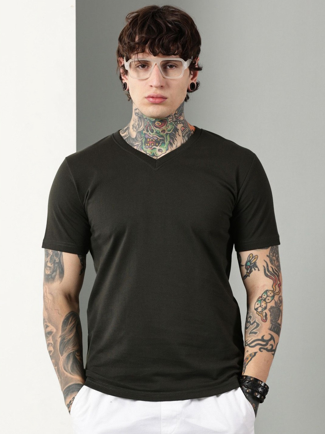 Own The Look Men Solid V-Neck Cotton T-shirt