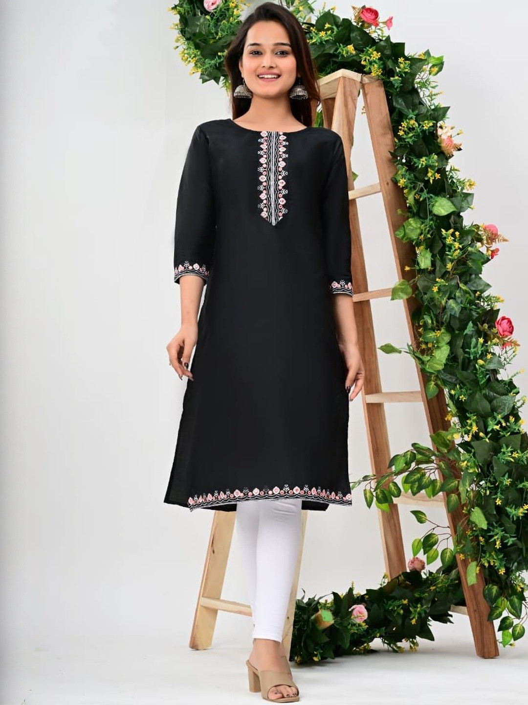 BRAVAL TEXTILE Women Black Embroidered Satin Straight Kurtas