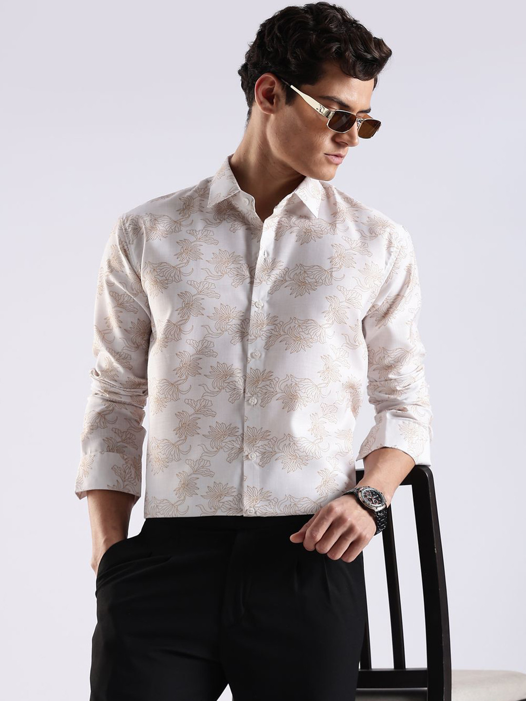 Vestirio Men Original Fit Floral Printed Spread Collar Casual Shirt