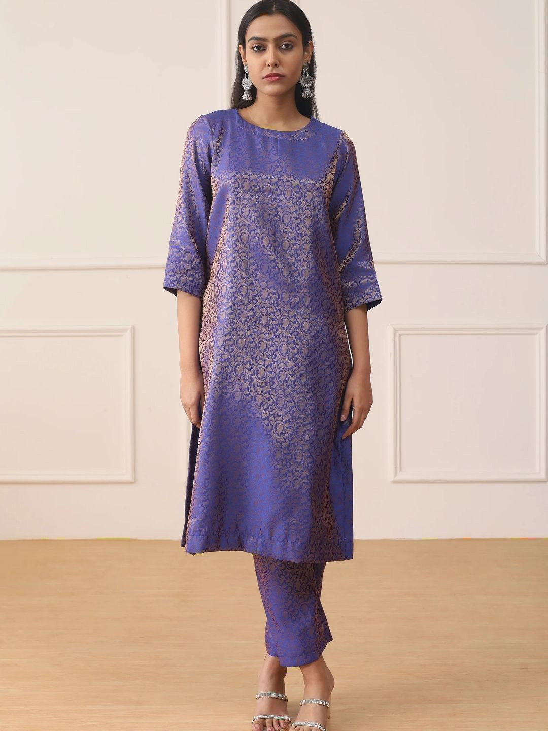 DZINEOAK Women Woven Design Knee Length Regular Straight Kurta with Trousers & Dupatta