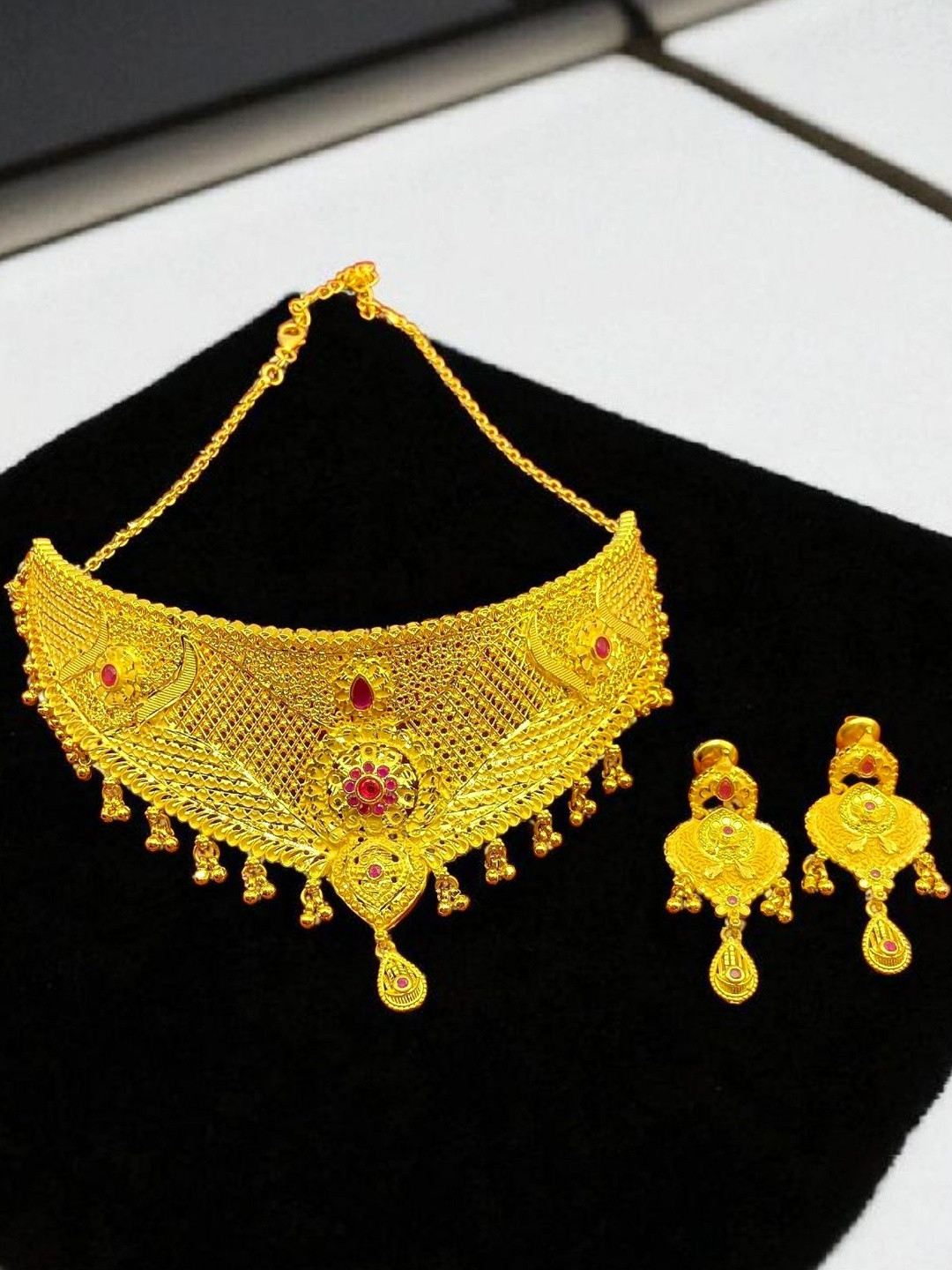 SilverAura 925 Gold Finish Silver Traditional Choker Necklace Set