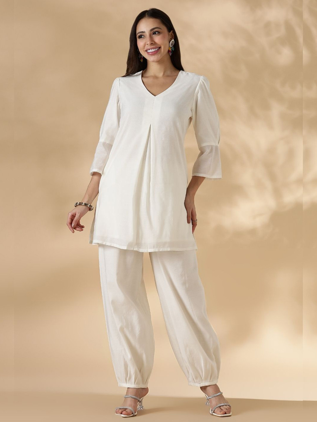 Abhishti Women Box Pleat Solid Kurta with Knife Pleat Salwar